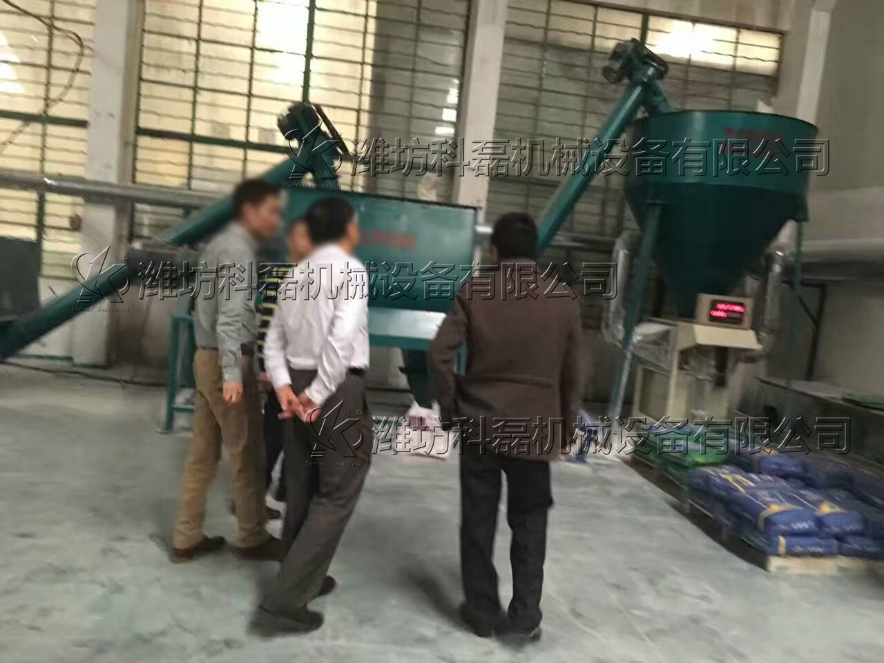 山東東營客戶(hu)膩子粉生産線(xian)實拍 第2張