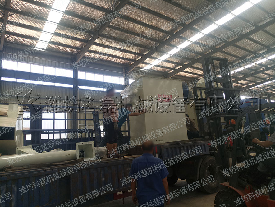 襄阳用裕橡胶(jiāo)制造有限公司(si)攪拌、輸送整套(tao)設備發貨實拍(pāi) 螺旋輸送 絞龍(long) 料倉 攪拌站 第(di)3張