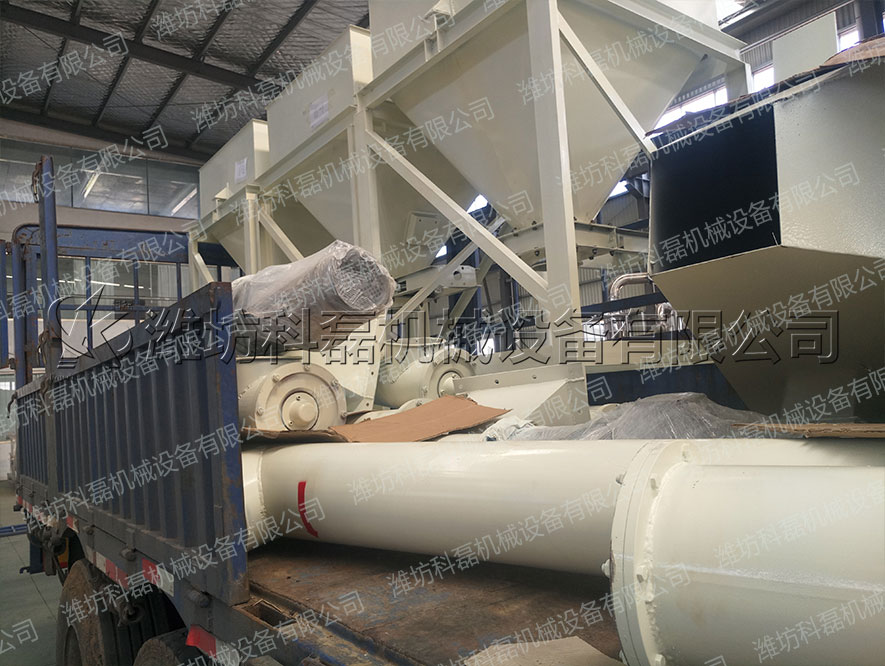 襄阳用裕橡胶(jiāo)制造有限公司(si)攪拌、輸送整套(tào)設備發貨實拍(pai) 螺旋輸送 絞龍(long) 料倉 攪拌站 第(di)1張