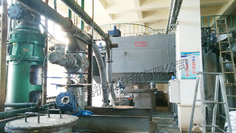 襄阳用裕橡胶(jiāo)制造有限公司管(guǎn)鏈輸送機 管鏈輸(shū)送機 輸送設備 第(di)1張