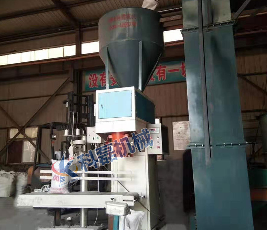 襄(xiang)阳用裕(yu)橡胶制(zhi)造有限(xian)公司敞(chǎng)口袋包(bāo)裝秤包(bao)裝機使(shǐ)用現場(chang)實拍 第(di)1張