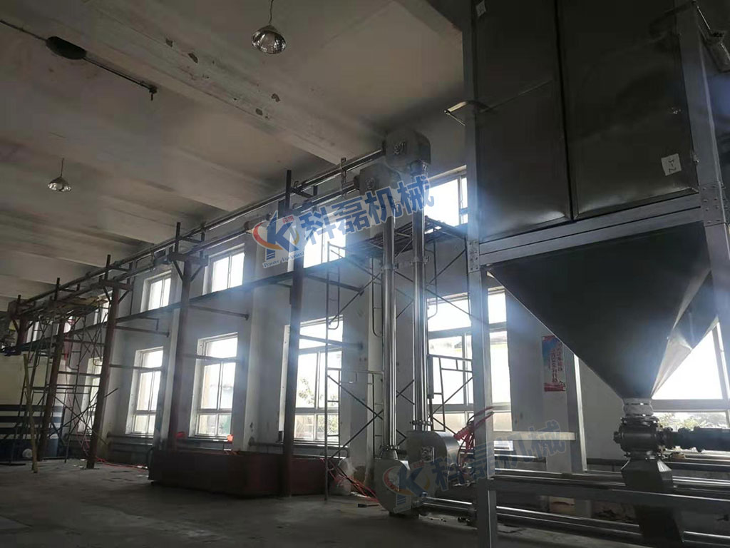 襄阳用裕(yu)橡胶制造(zao)有限公司(si)管鏈輸送(sòng)機客戶安(an)裝使用現(xiàn)場實拍 第(dì)2張