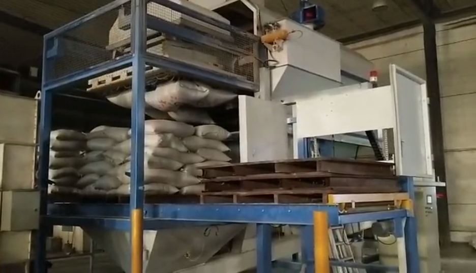 襄阳用(yong)裕橡胶制造有限(xiàn)公司自動拆垛機(jī) 第1張