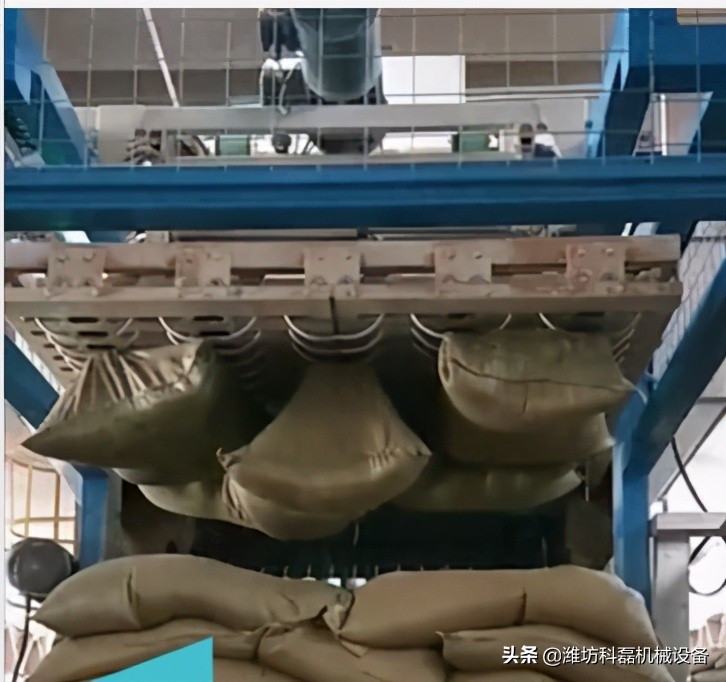 自動拆包(bao)機和自動拆(chai)垛機結合适(shì)用快速拆袋(dài)卸料效率高(gāo) 第1張