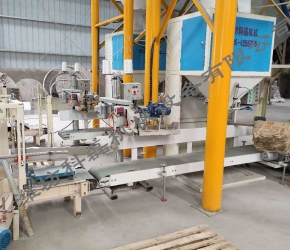 襄阳用裕橡胶制造有限公司敞口袋(dai)包裝機客(kè)戶使用現(xiàn)場