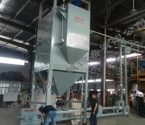 襄阳用裕橡(xiàng)胶制造有限公(gong)司管鏈輸送機(jī)噸袋拆包機使(shǐ)用現場實拍